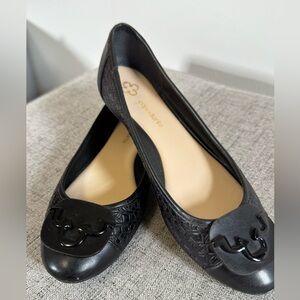 Elevate your style with these elegant Capodarte black leather ballet flats.